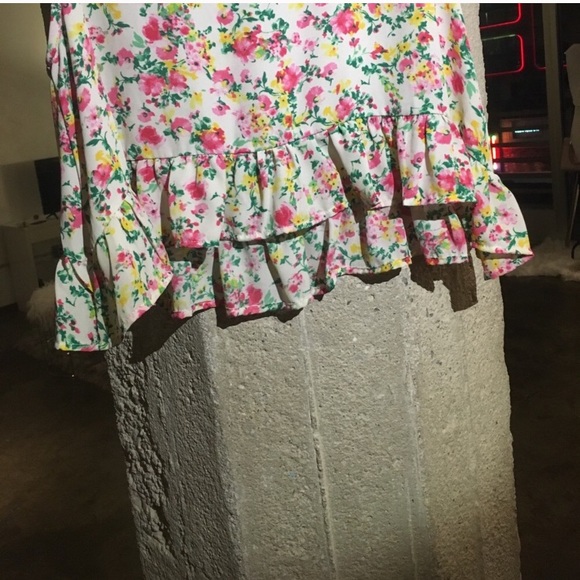Gorgeous floral cropped frilled blouse! - Picture 3 of 4